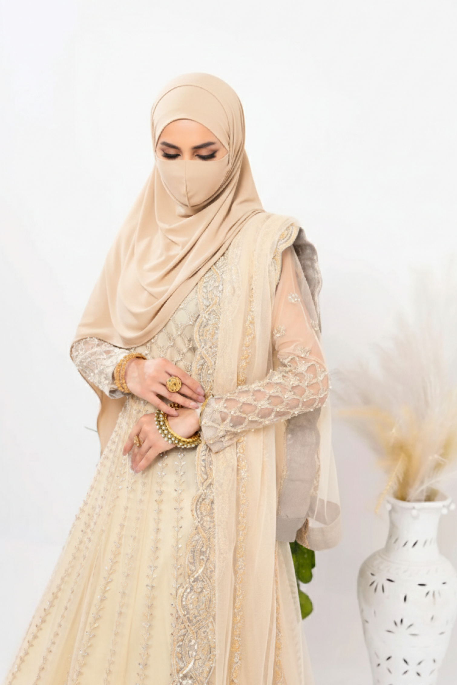 Cream-Fasana-Blouse-Lehnga-Dupatta