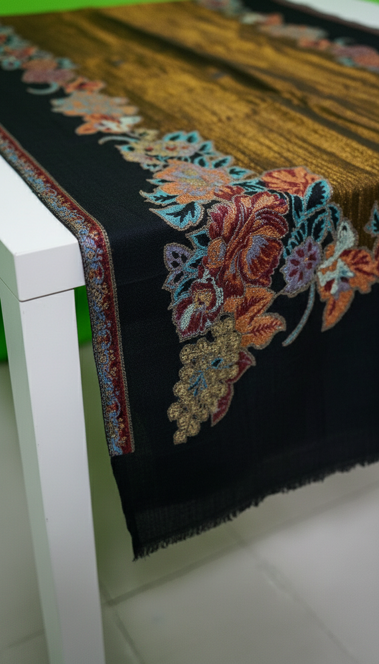 Gulab-Border-Stole-Black