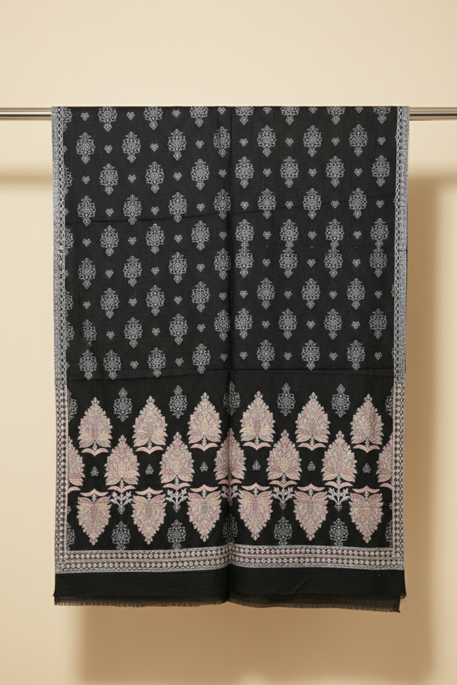 Kani-Palla-Stole-A-Black-For-Woman