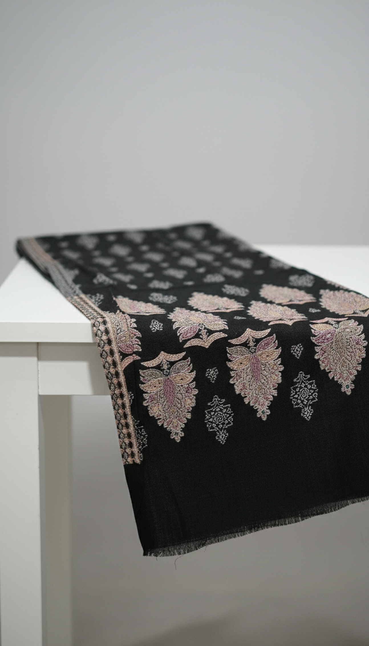 Kani-Palla-Stole-A-Black
