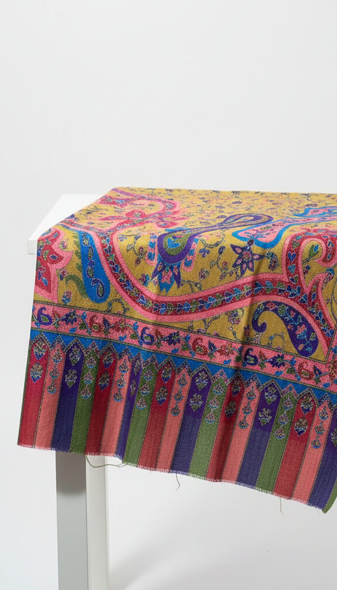 Print-Qalamkar-Sooti-Red-Shawl